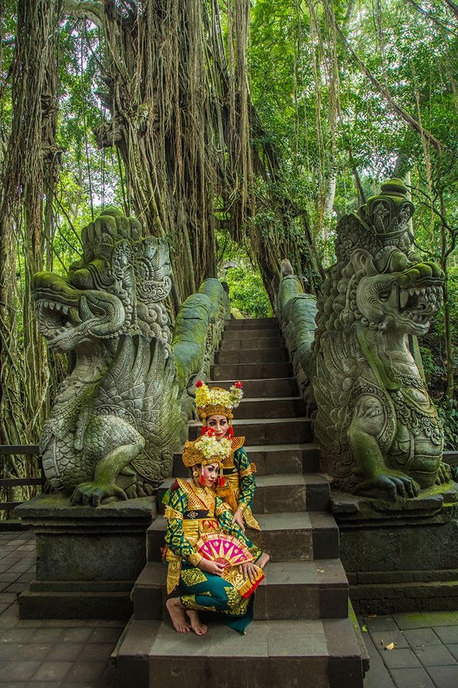 Indonesia-Bali-Ubud Balinese dancers at Hindu temple (MR)